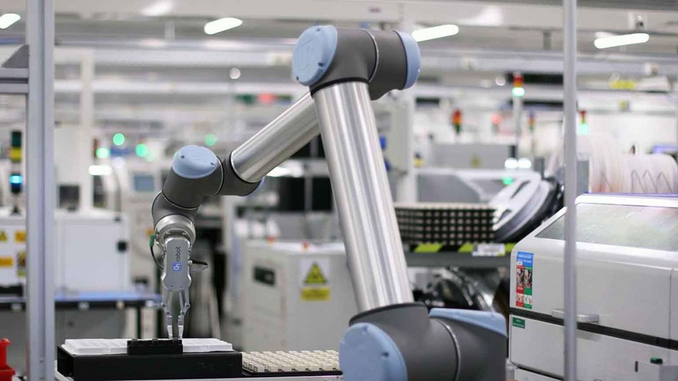 Collaborative robots at Magneti Marelli